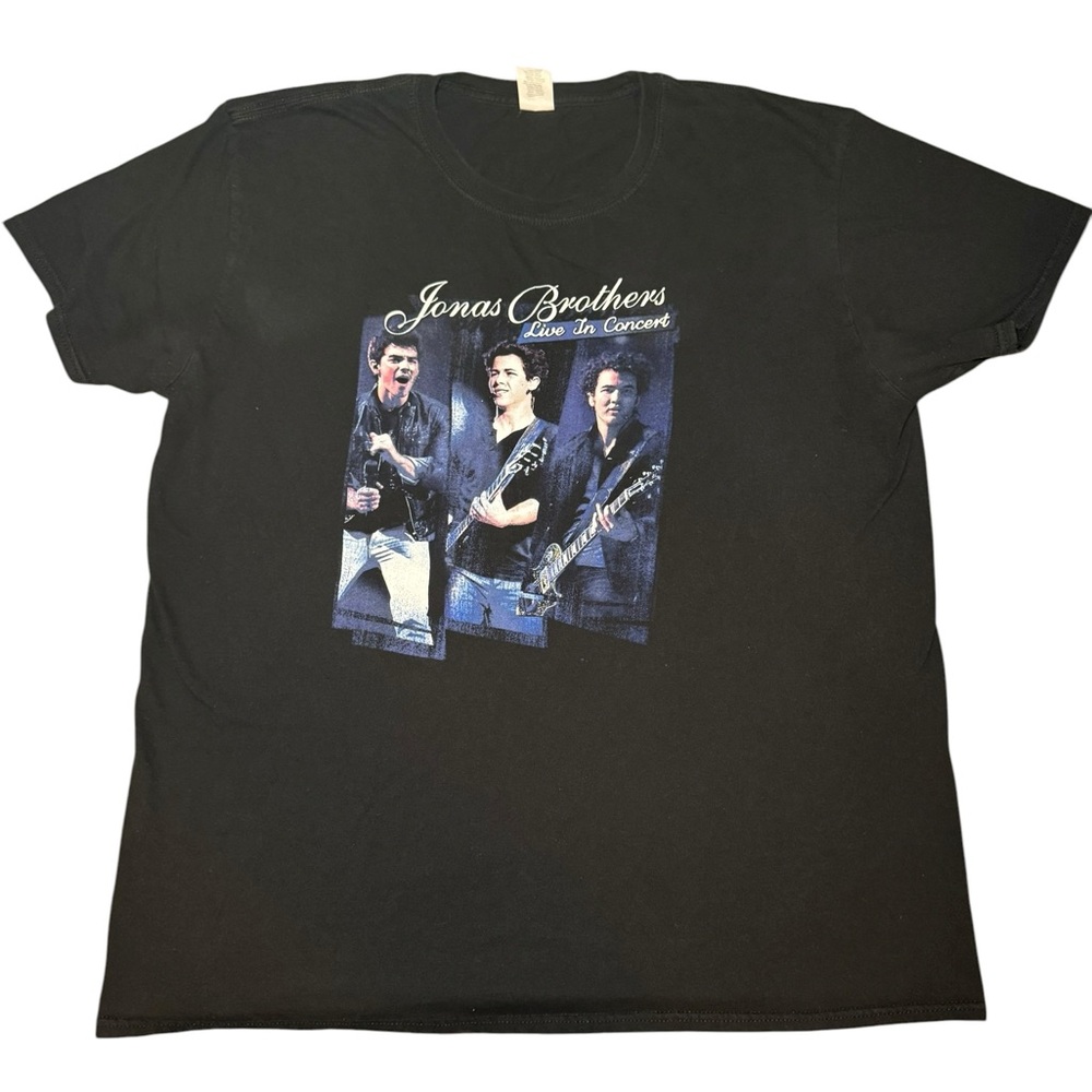 ✨Official Merch✨ Jonas Brothers Throwback Concert Tee